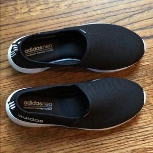 Never worn Women’s Adidas 7.5 black cloudfoam shoe